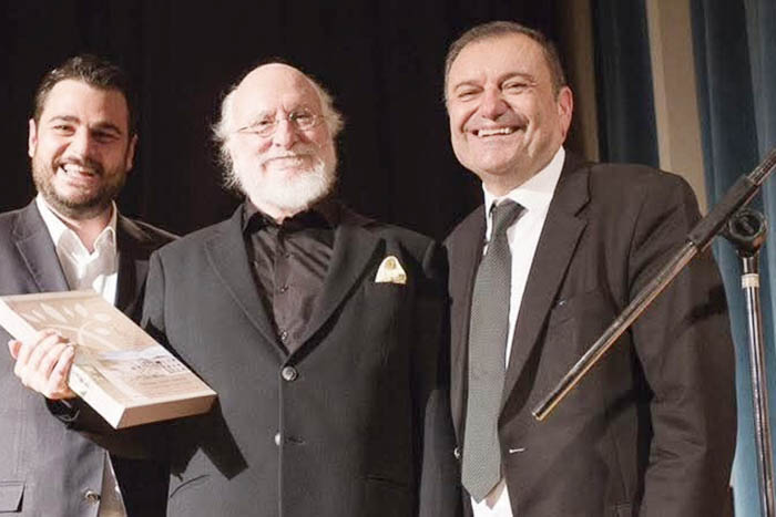 ΔΗΜΟΙ ΚΕΝΤΡΙΚΗΣ ΜΑΚΕΔΟΝΙΑΣ: ΑΠΟΧΑΙΡΕΤΟΥΝ ΜΕ ΣΥΓΚΙΝΗΣΗ ΤΟΝ ΔΙΟΝΥΣΗ ΣΑΒΒΟΠΟΥΛΟ,  ΤΟΝ ΤΡΑΓΟΥΔΟΠΟΙΟ ΤΗΣ ΨΥΧΗΣ ΤΟΥ ΕΛΛΗΝΙΣΜΟΥ – Εδεσσαϊκή